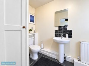 En-suite- click for photo gallery